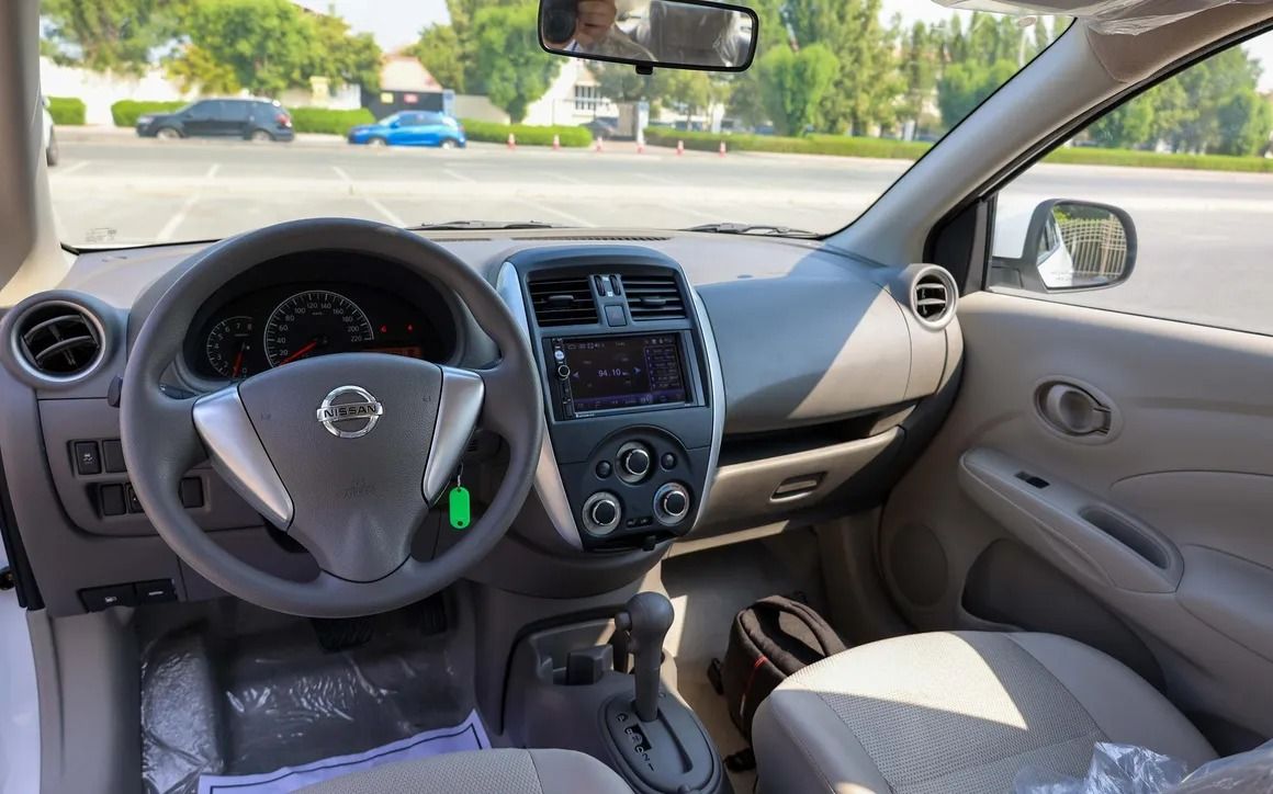 Nissan Sunny STD - image 15