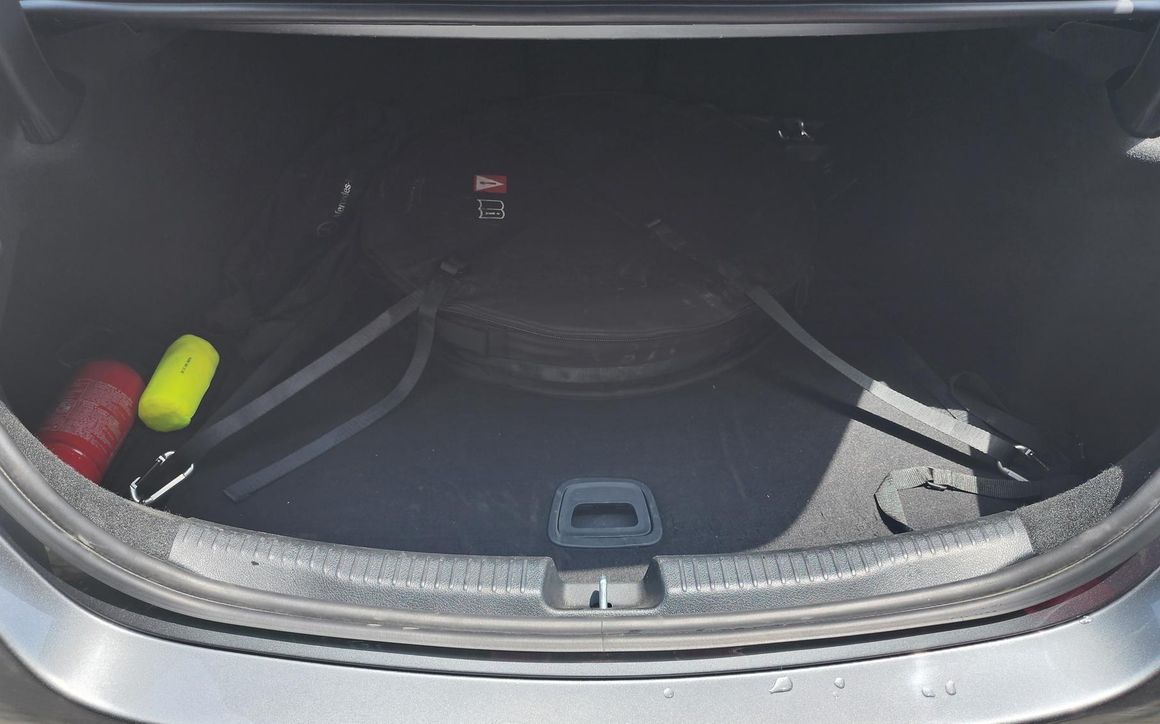 Mercedes C200 - image 8