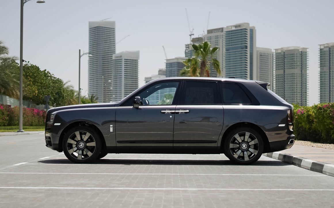 Rolls-Royce Cullinan - image 2