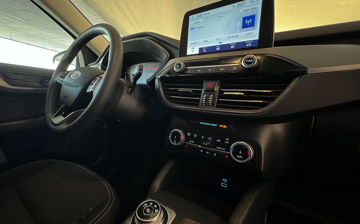 Ford Escape - image 11