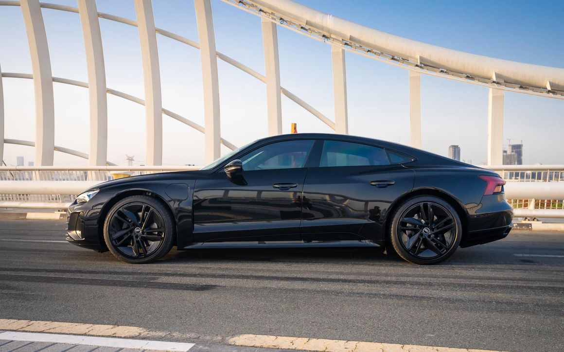 Audi E-tron GT - image 2