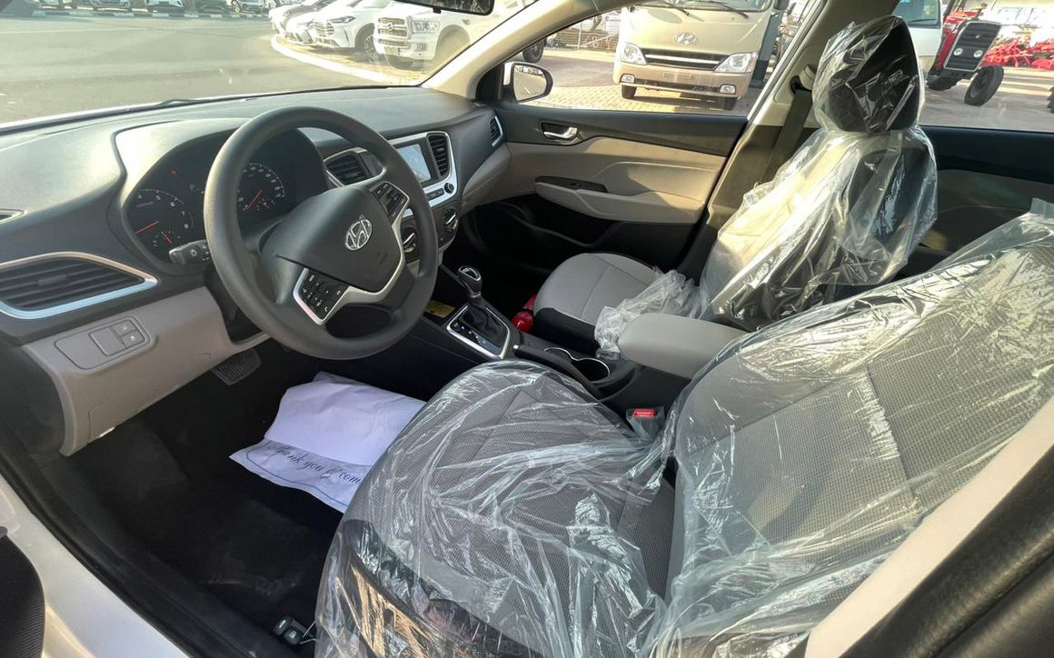 Hyundai Accent - image 8