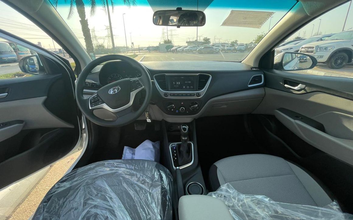 Hyundai Accent - image 9