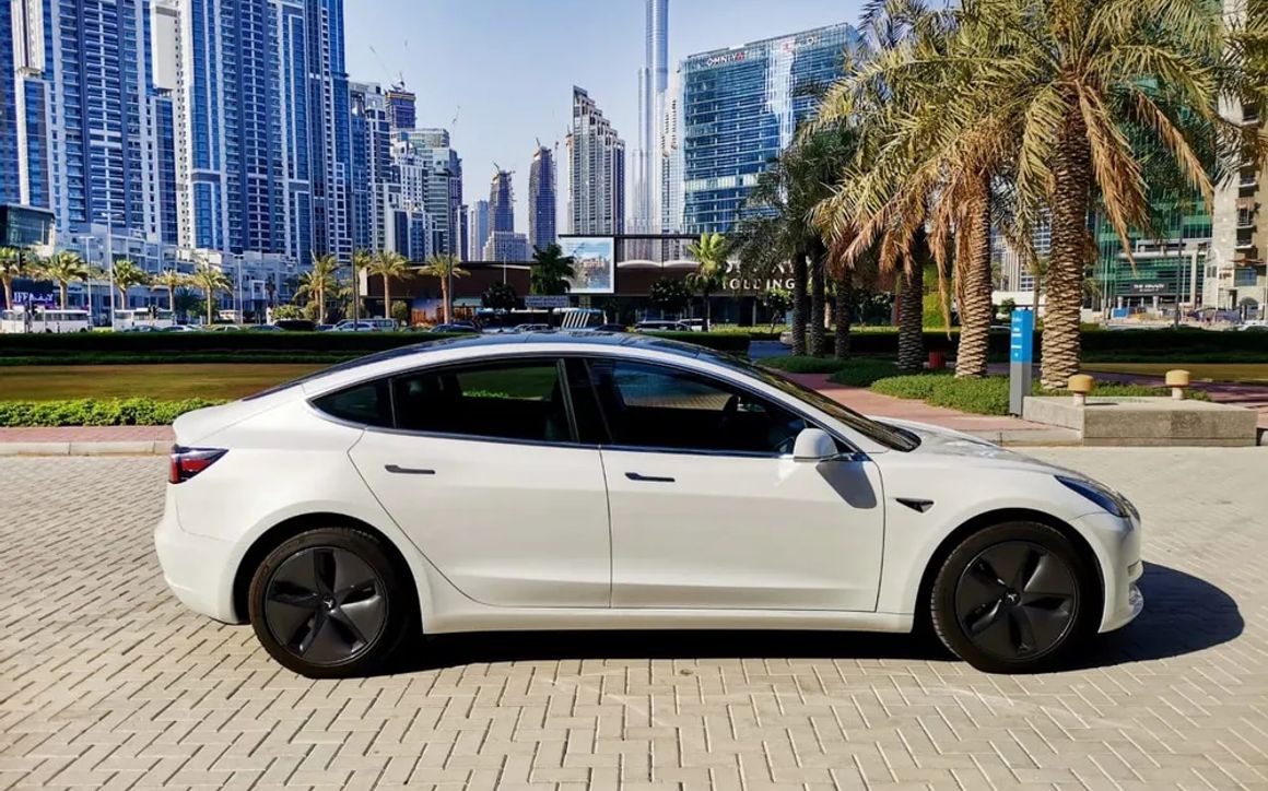 Tesla Model 3 - image 2