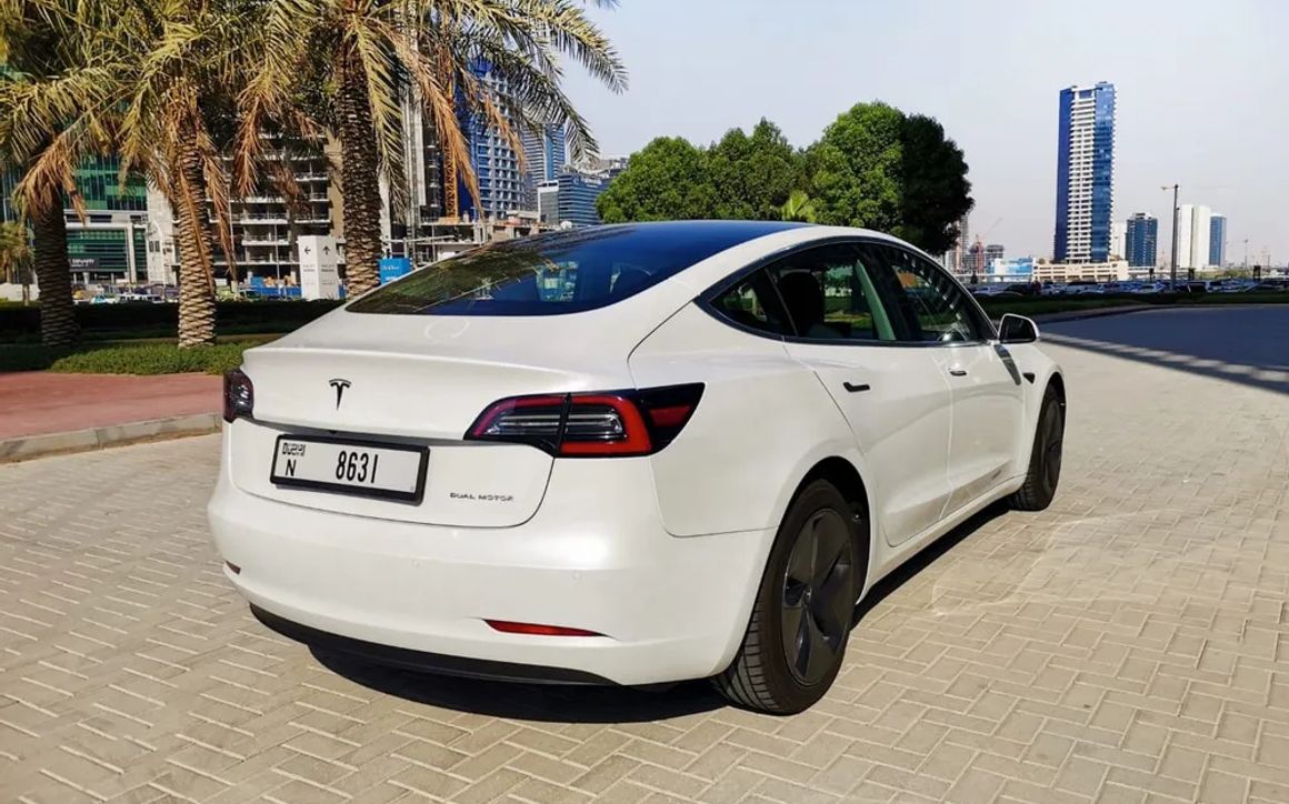 Tesla Model 3 - image 3