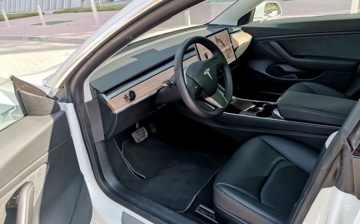 Tesla Model 3 - image 8