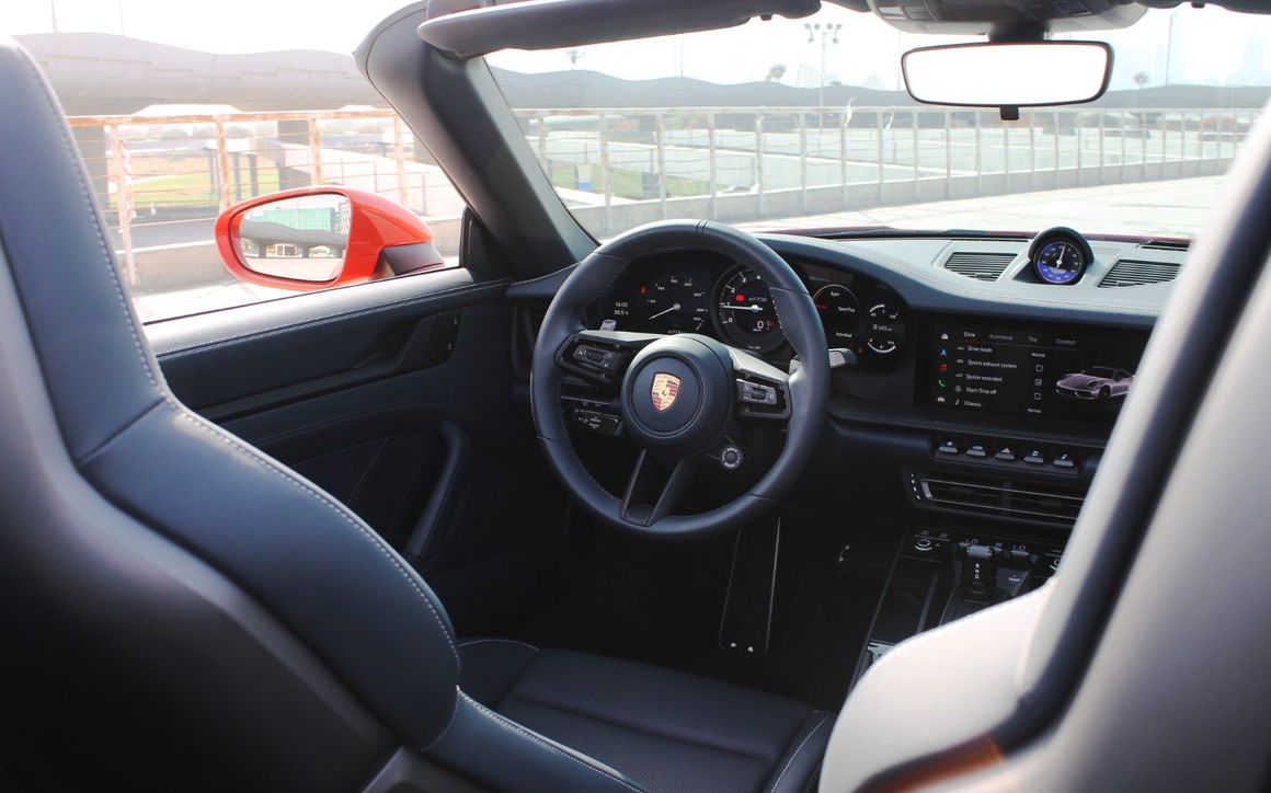 PORSCHE 911 CARRERA 4GTS - image 10
