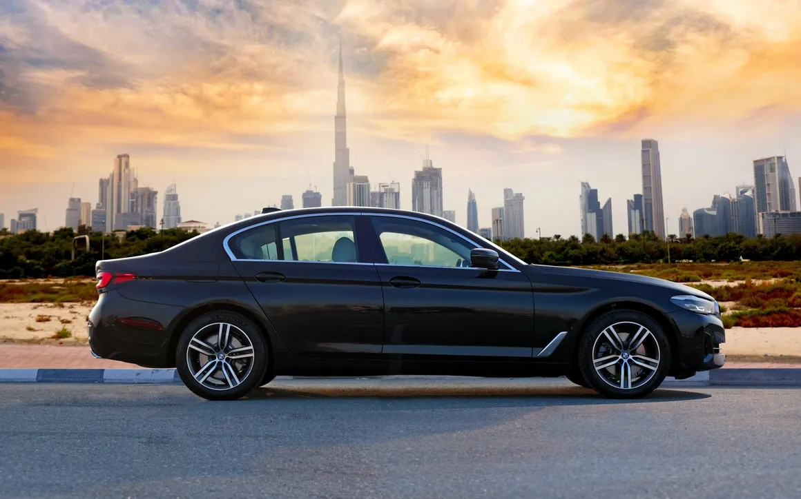 BMW 520 Black - image 3