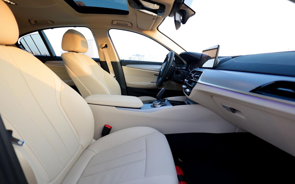 BMW 520 Black - image 11
