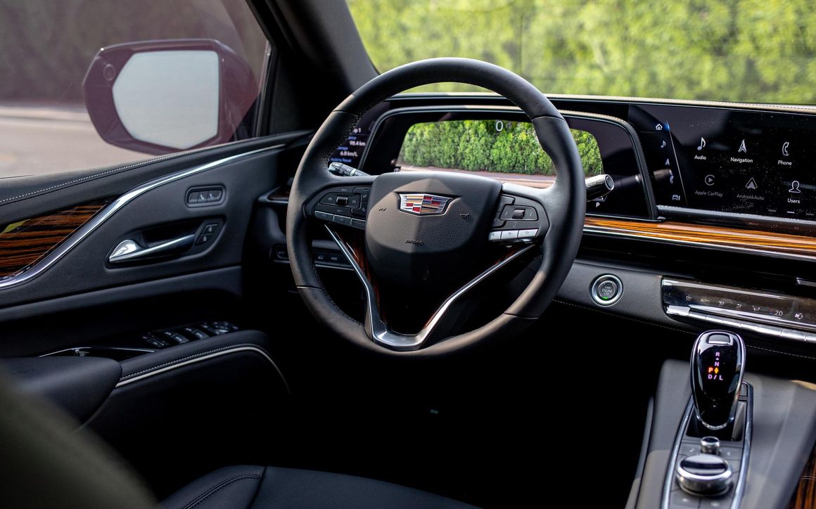 Cadillac Escalade - image 6