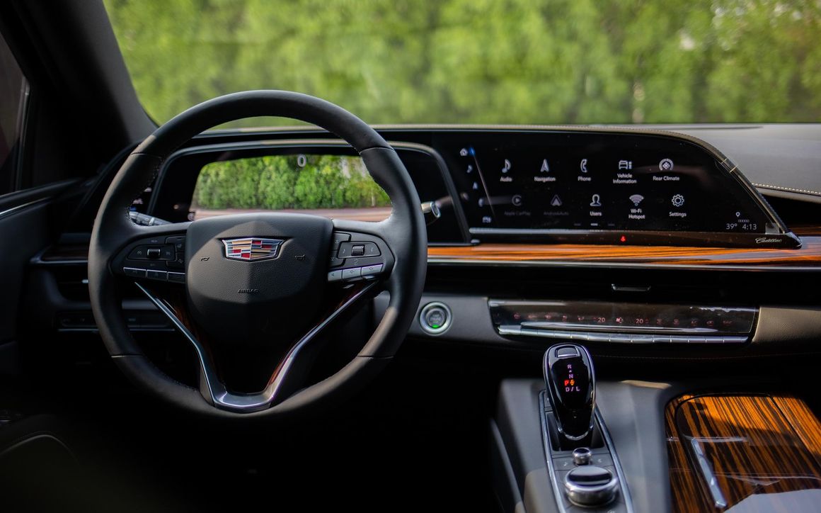 Cadillac Escalade - image 7