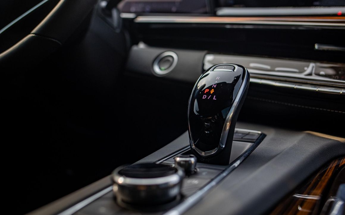 Cadillac Escalade - image 9