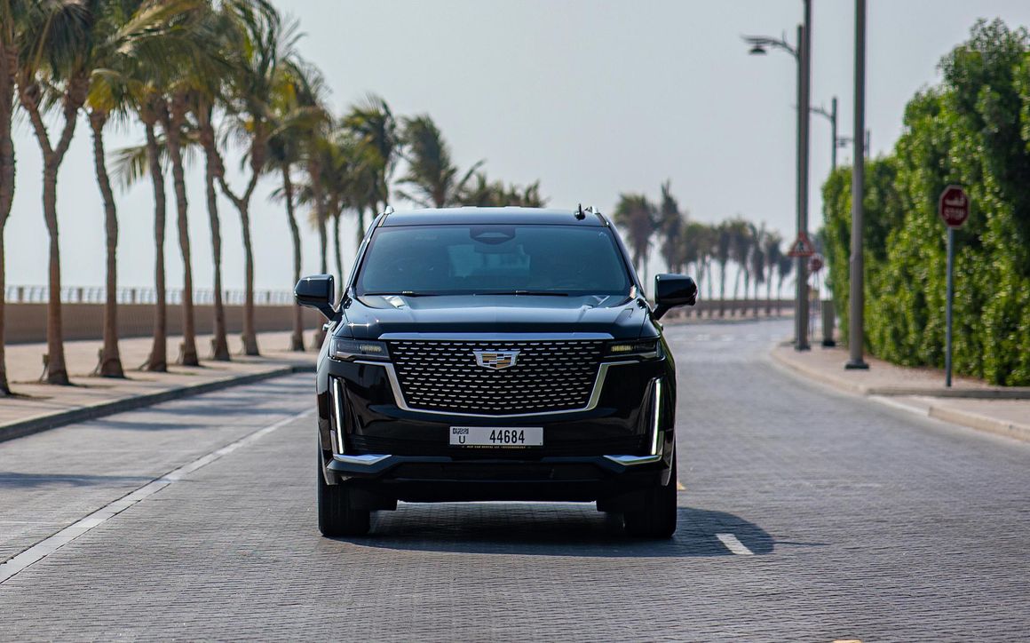 Cadillac Escalade - image 2