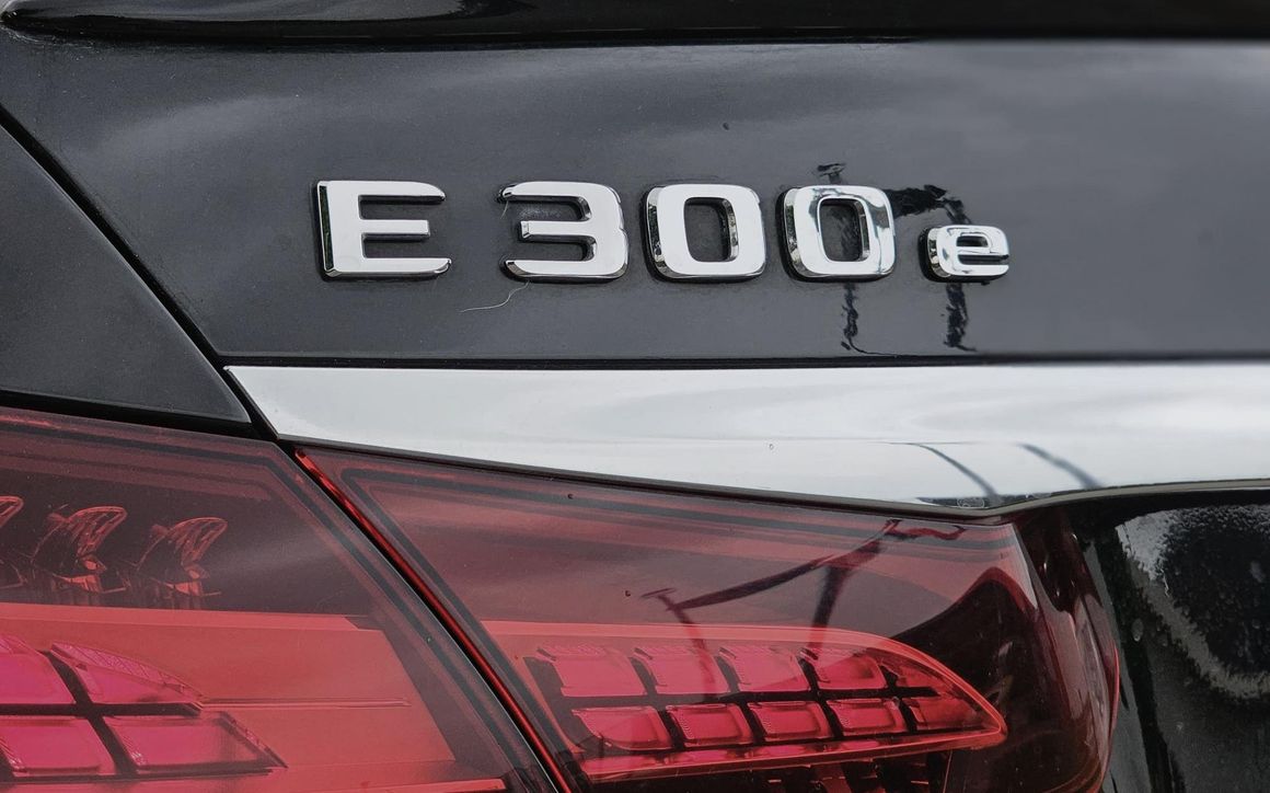 MERCEDES E300 - image 8