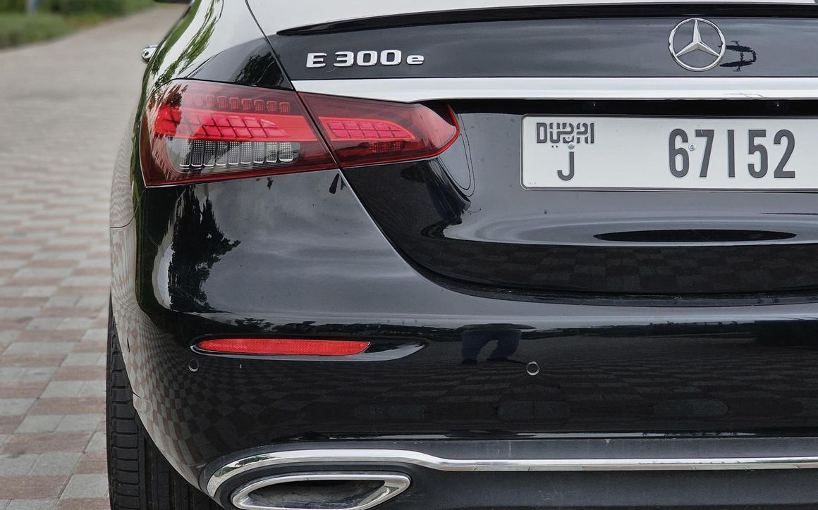 MERCEDES E300 - image 7