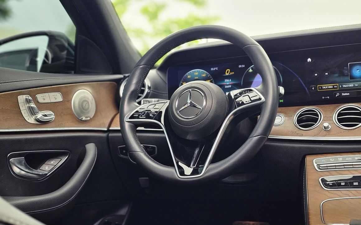 MERCEDES E300 - image 10