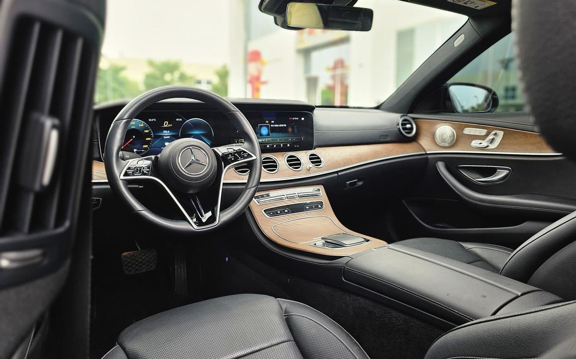 MERCEDES E300 - image 9