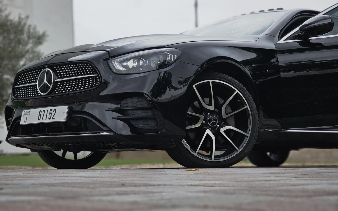 MERCEDES E300 - image 5