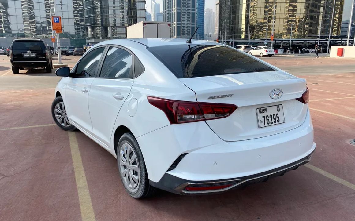 Hyundai Accent - image 5