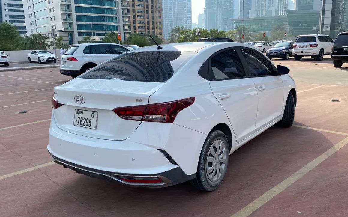 Hyundai Accent - image 7