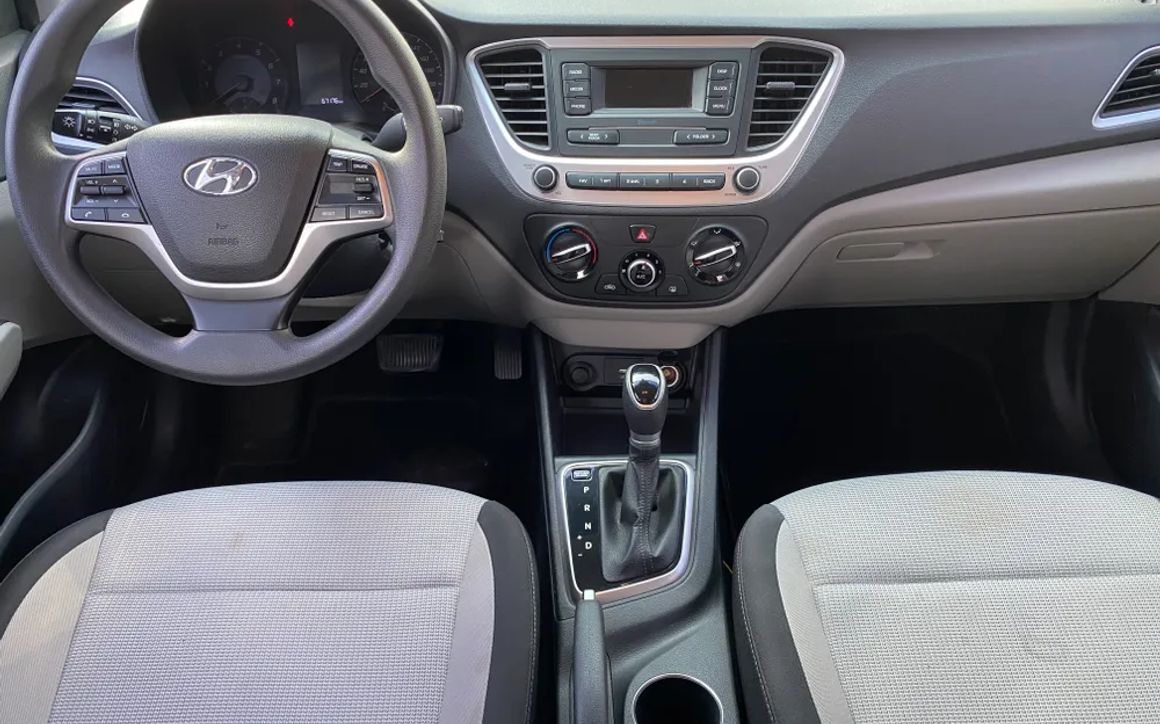 Hyundai Accent - image 9