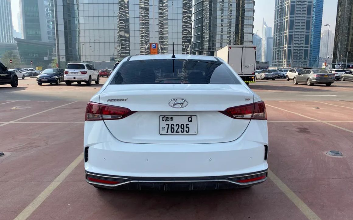 Hyundai Accent - image 6