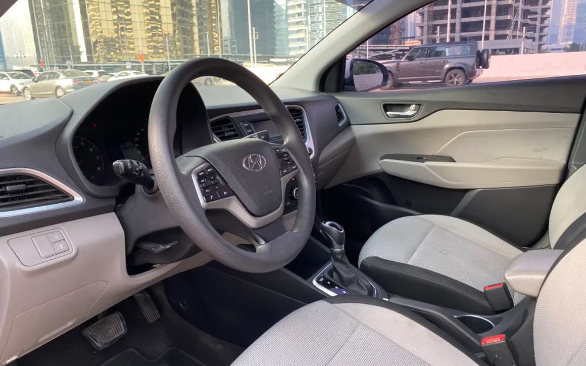 Hyundai Accent - image 8