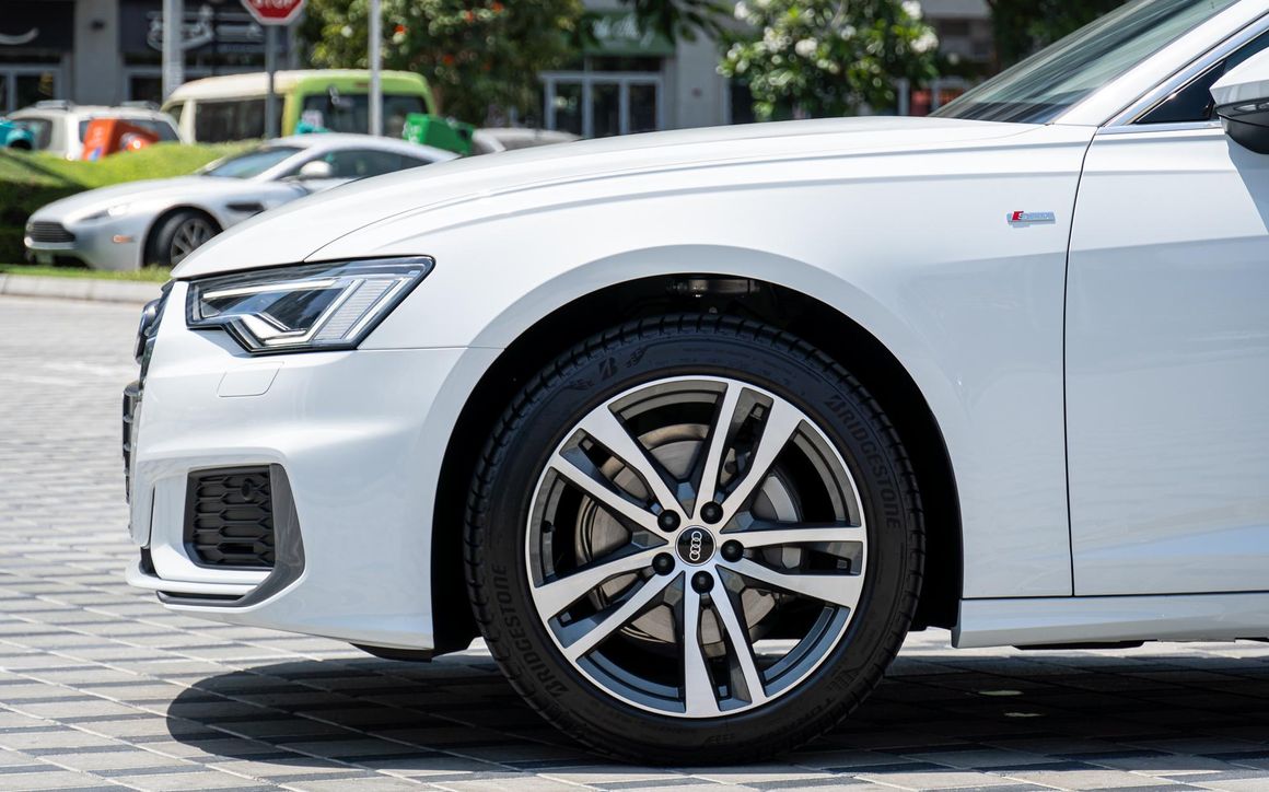 Audi A6 - image 8