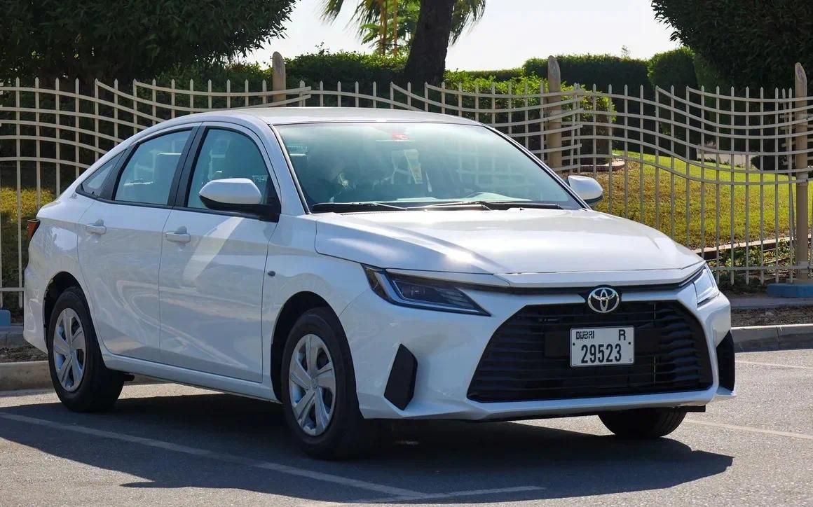 Toyota Yaris STD - image 1