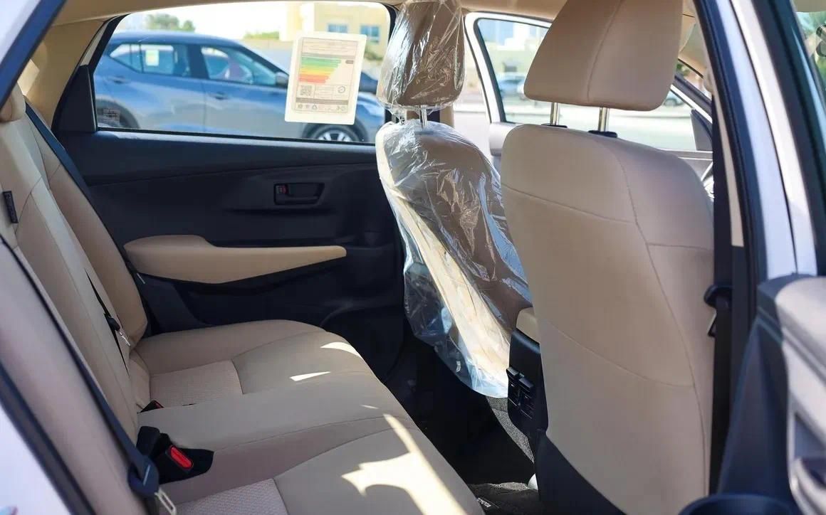 Toyota Yaris STD - image 8