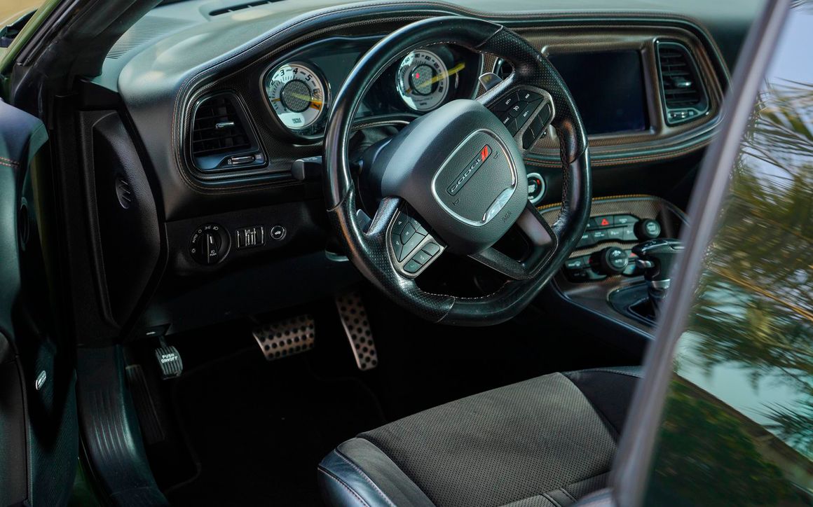 DODGE CHALLENGER - image 9
