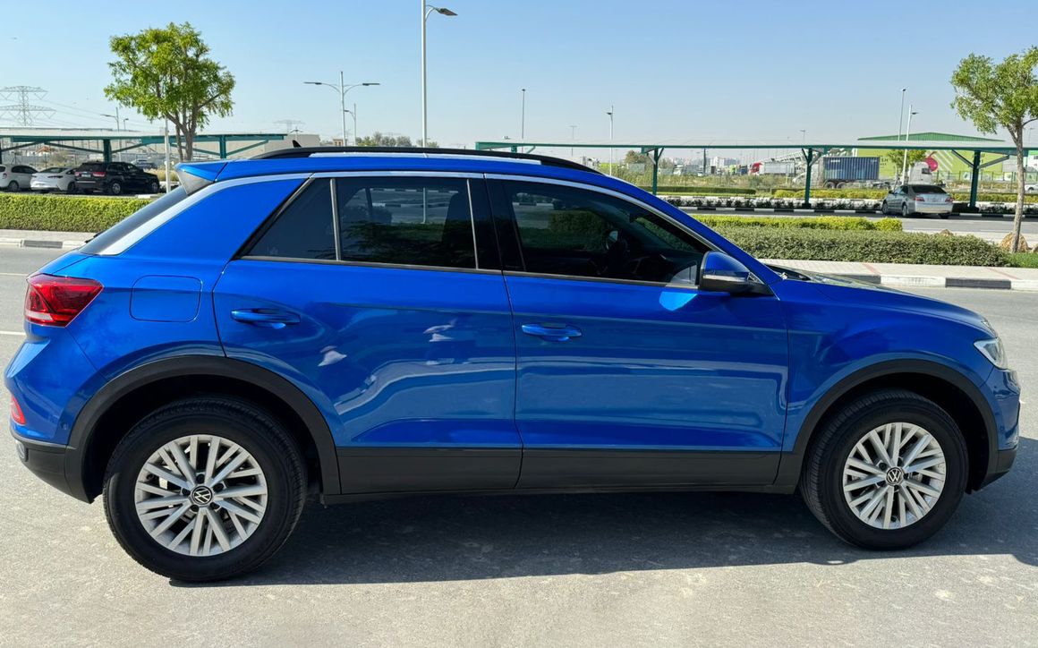 VOLKSWAGEN T-ROC - image 3