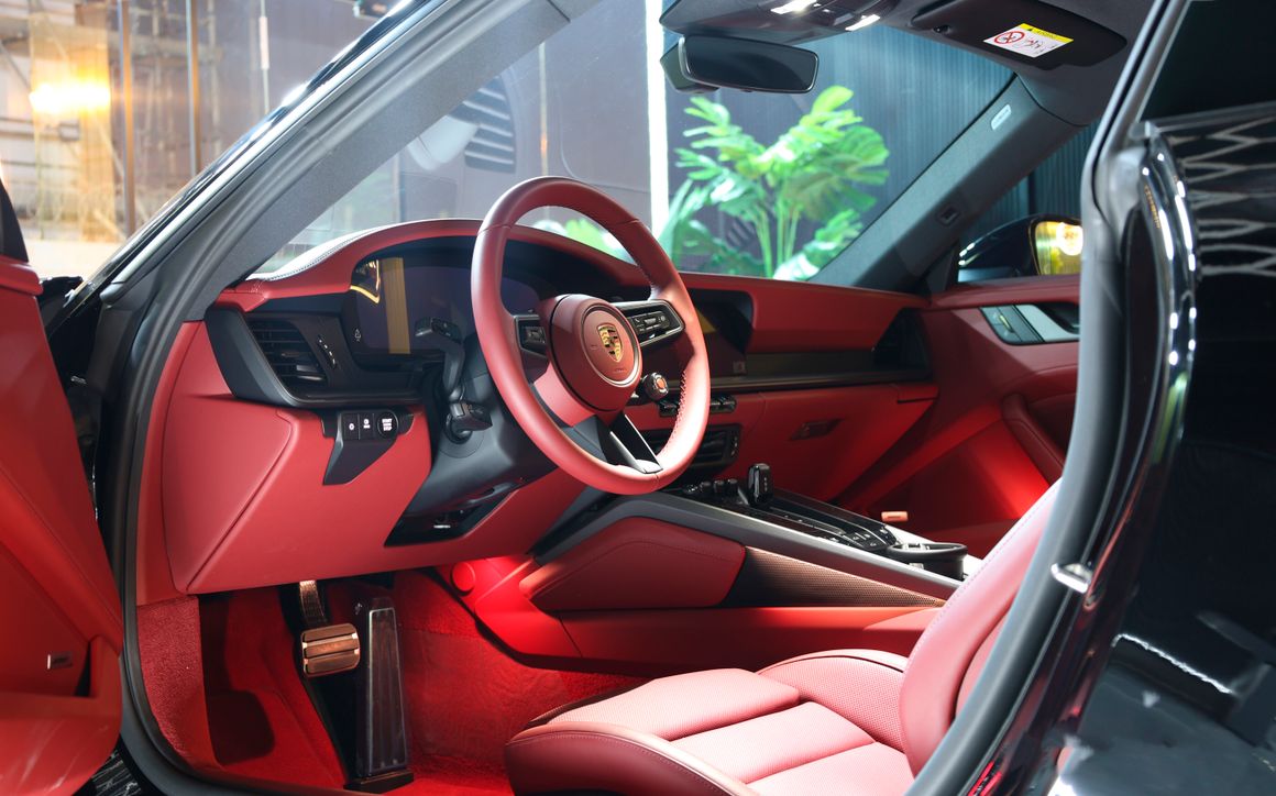 Porsche 911 Carrera - image 6