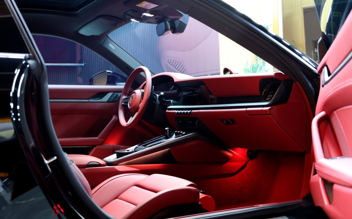 Porsche 911 Carrera - image 7