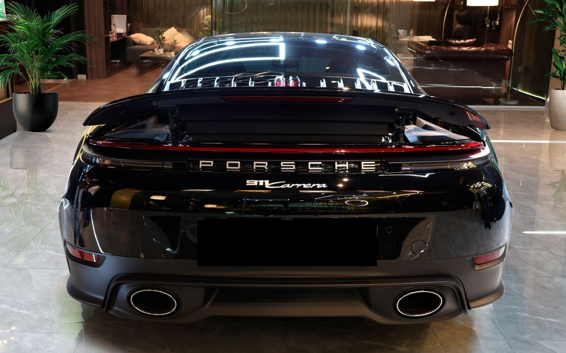 Porsche 911 Carrera - image 5
