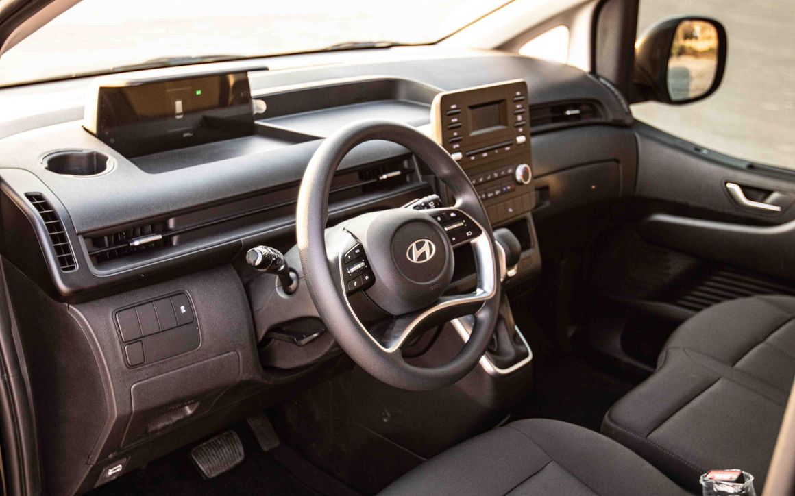 HYUNDAI STARIA - image 9