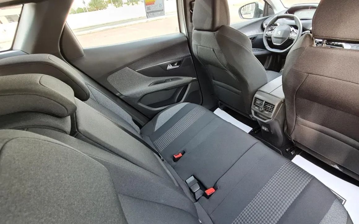 Peugeot 3008 - image 8