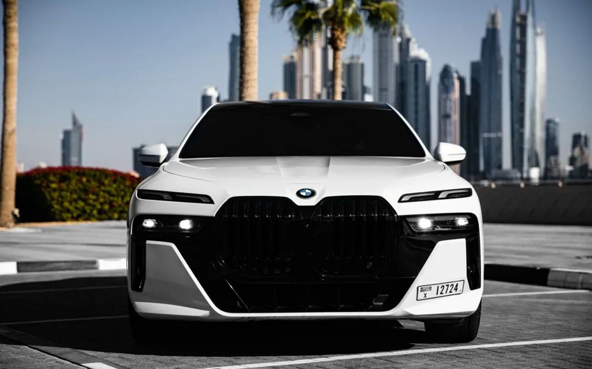 BMW 740 - image 2