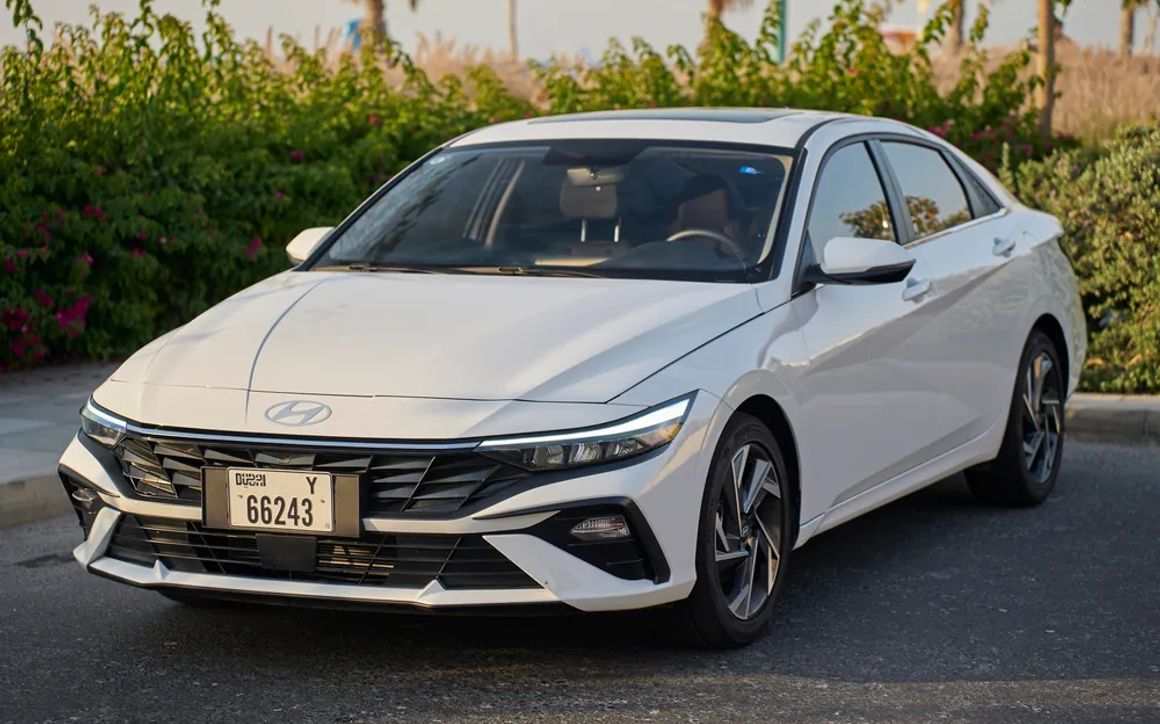 Hyundai Elantra - image 1