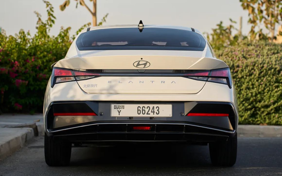 Hyundai Elantra - image 4