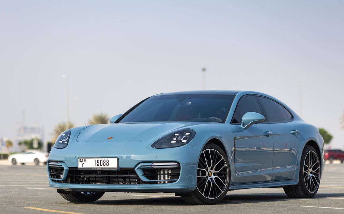 Porsche Panamera - image 1