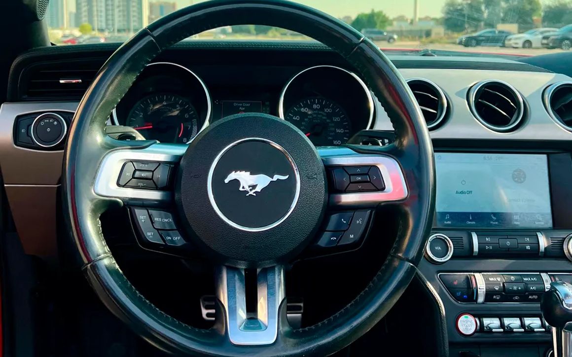 Ford Mustang - image 8