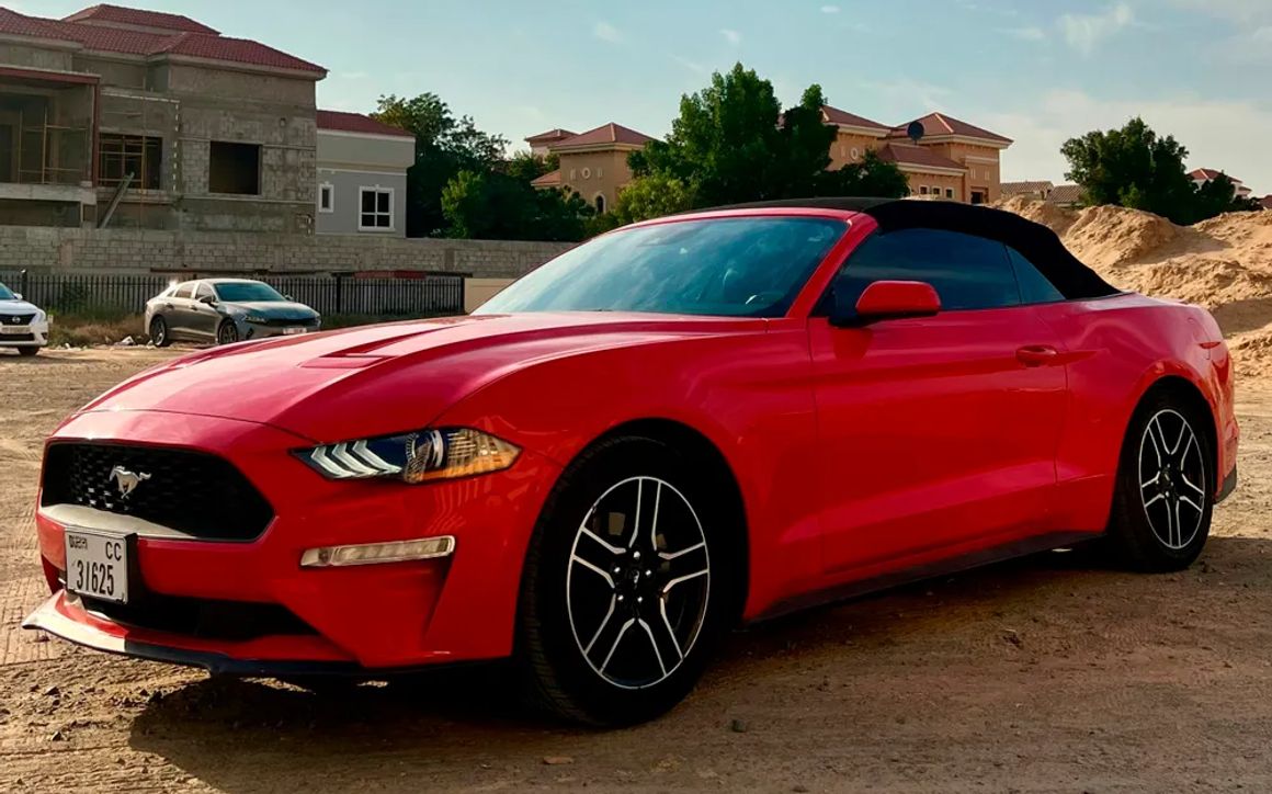 Ford Mustang - image 4