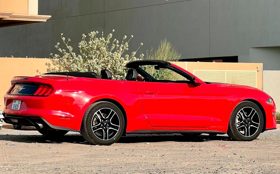 Ford Mustang - image 7