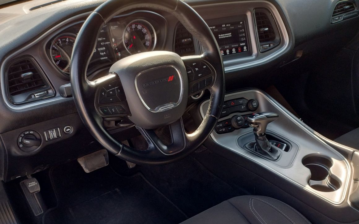 Dodge Challenger - image 10
