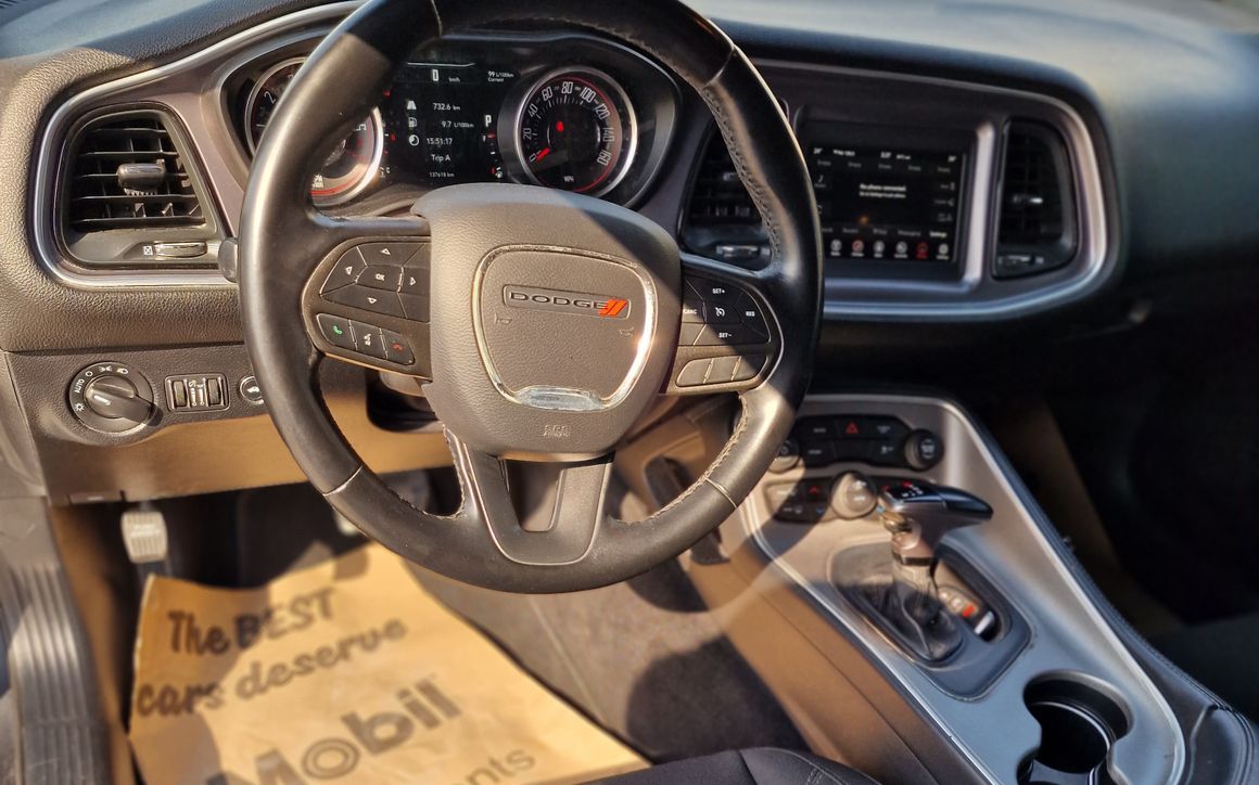 Dodge Challenger - image 9