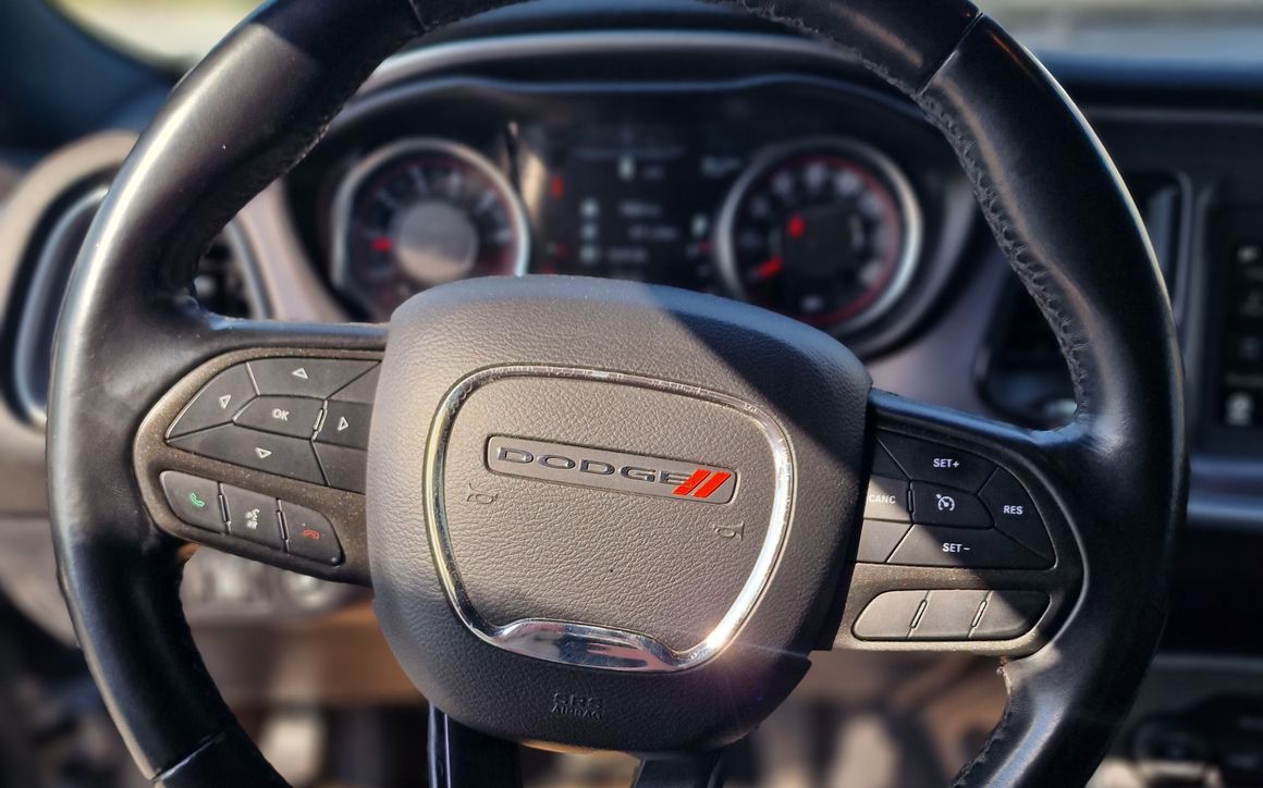 Dodge Challenger - image 11