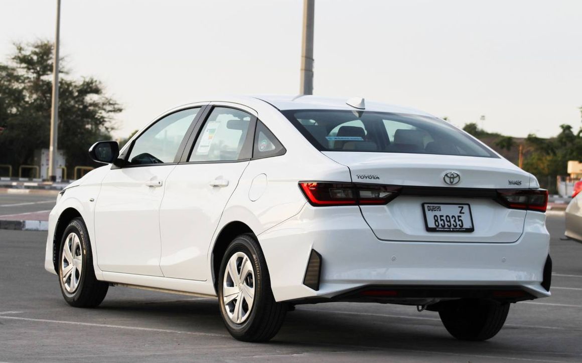 TOYOTA YARIS - image 4