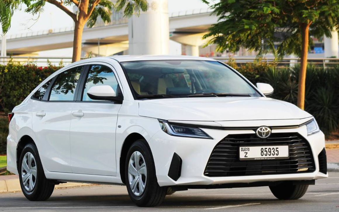TOYOTA YARIS - image 2