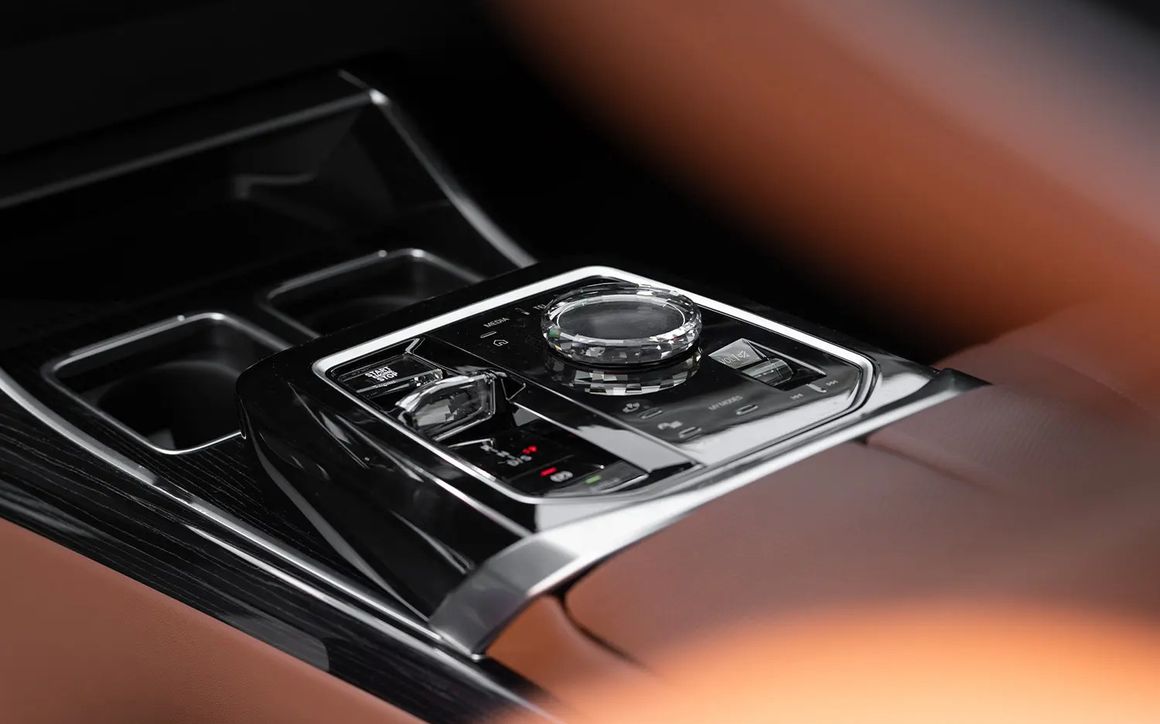 BMW 735i - image 10